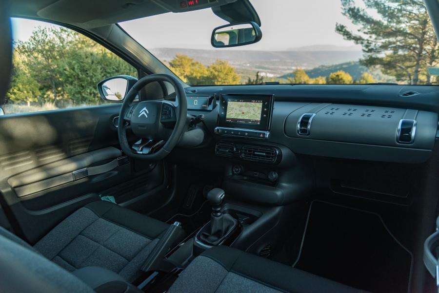 Интерьер Citroen C4 Cactus 2018 года  (WW) (фото 31 из 40)